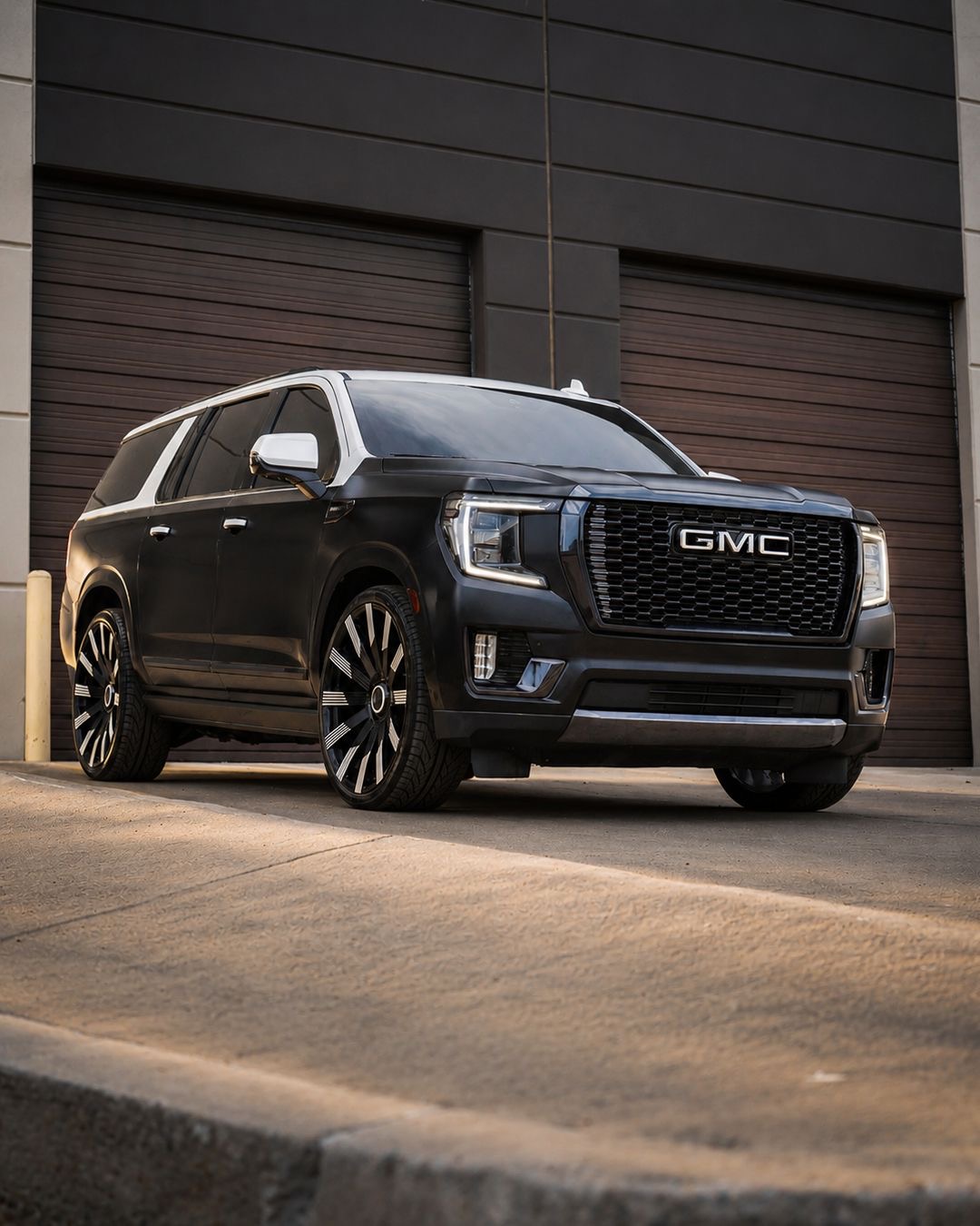 Blacked-out GMC Yukon Denali on 26-inch wheels